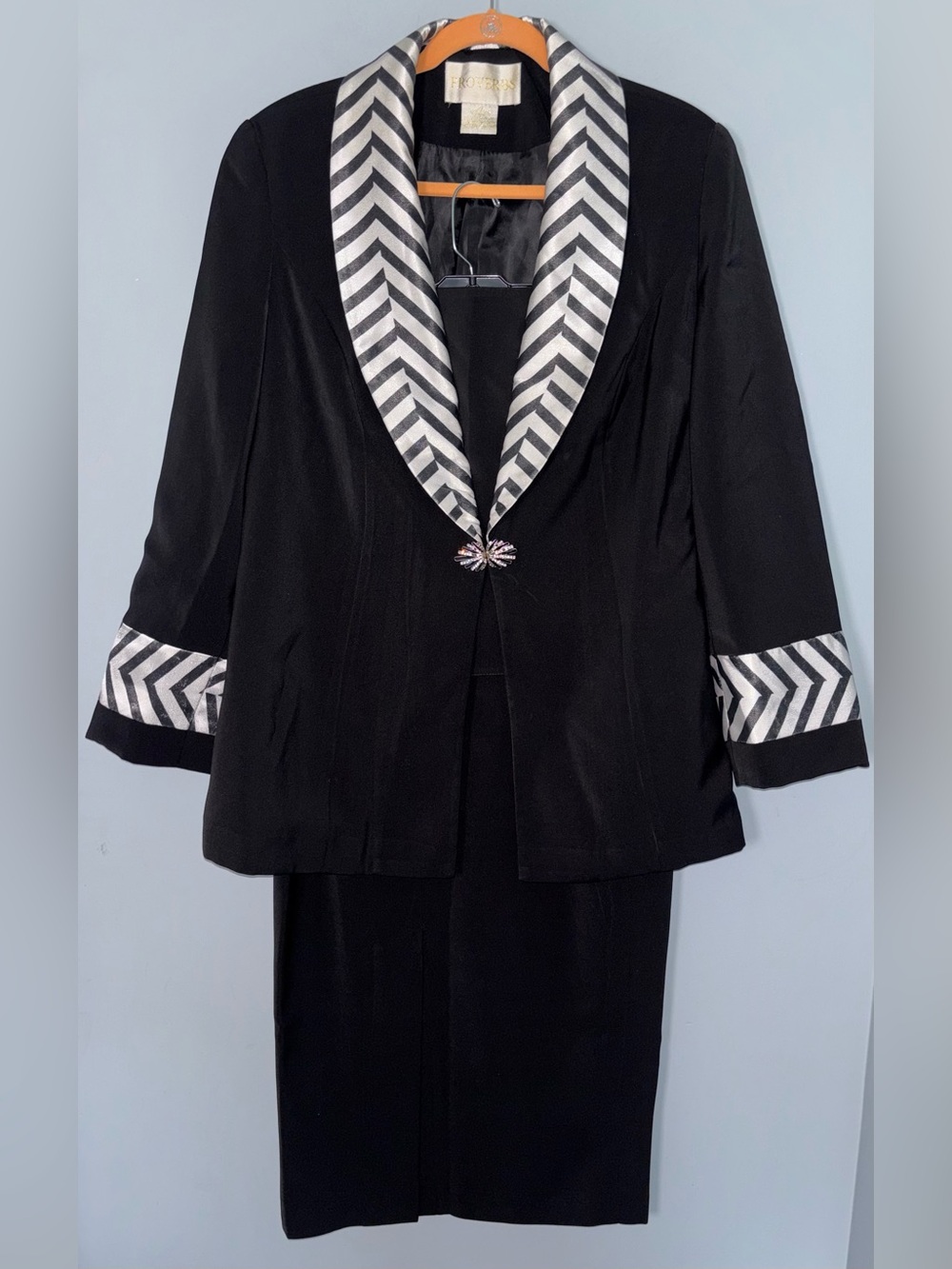 Proverbs Women’s 14W Set Blazer & Skirt Black White Chevron Satin Trim Faux Cami